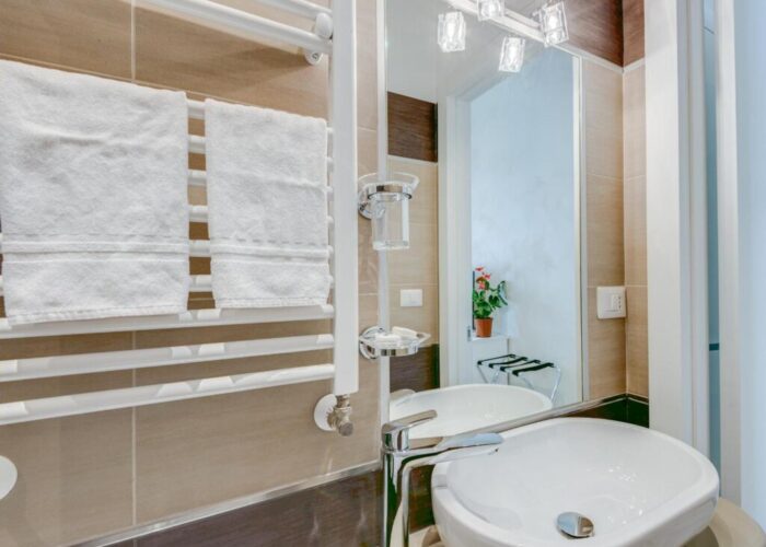 penta-luxury-house-roma-camera-matrimoniale-bagno-termoarredo