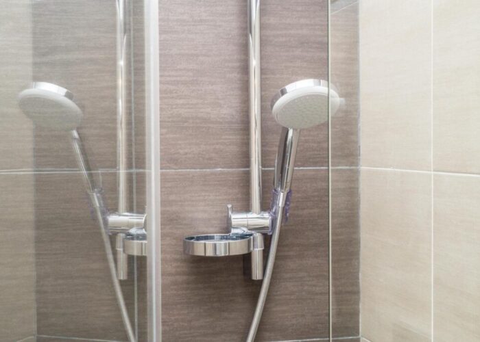 penta-luxury-house-roma-camera-matrimoniale-doccia-multigetto