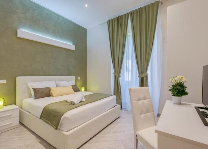 penta-luxury-house-roma-camera-matrimoniale-letto-tv