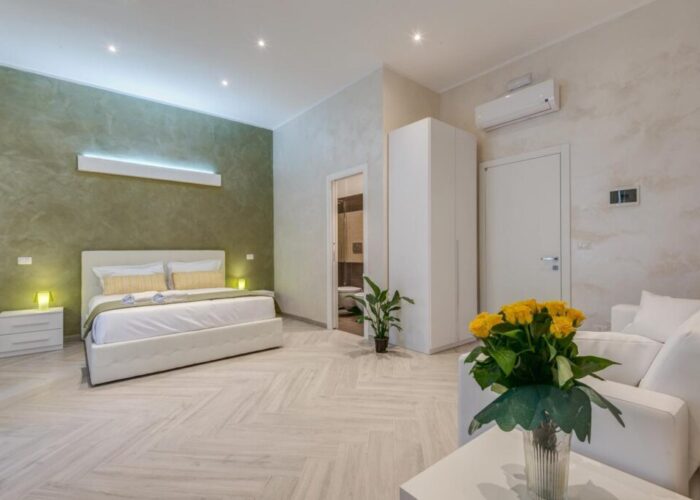 penta-luxury-house-roma-camera-matrimoniale-superior-divano penta-luxury-house-roma-camera-matrimoniale-superior-divano