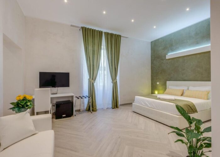 penta-luxury-house-roma-camera-matrimoniale-superior-tv-divano penta-luxury-house-roma-camera-matrimoniale-superior-tv-divano
